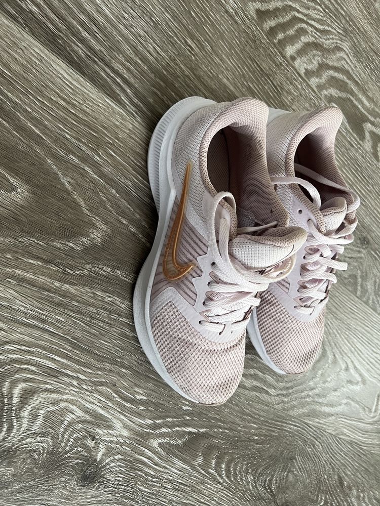 Жіночі кросівки Nike