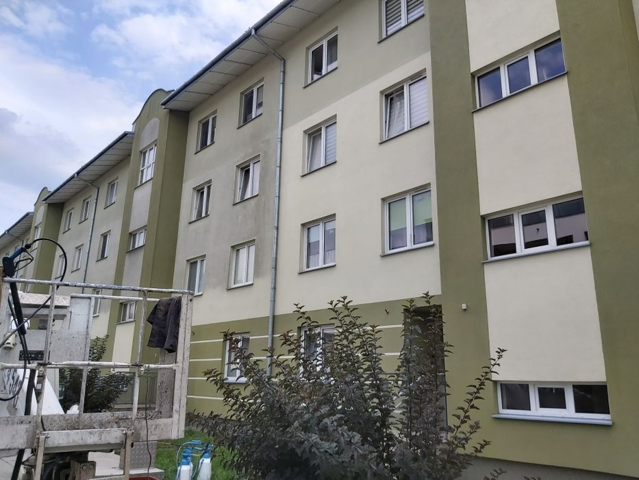 Mycie i malowanie: elewacji, dachów oraz kostki brukowej