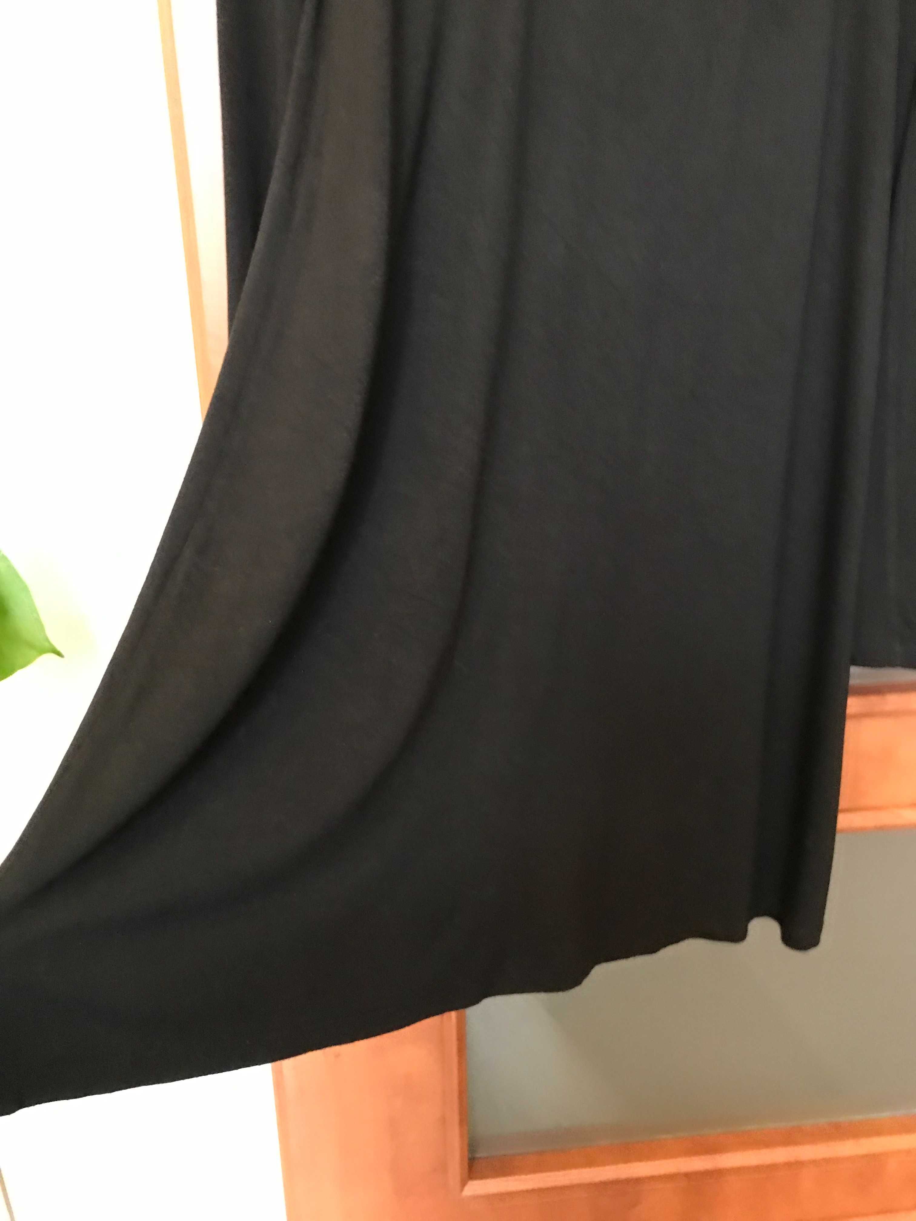 czarna luźna sukienka z koronkowymi wstawkami