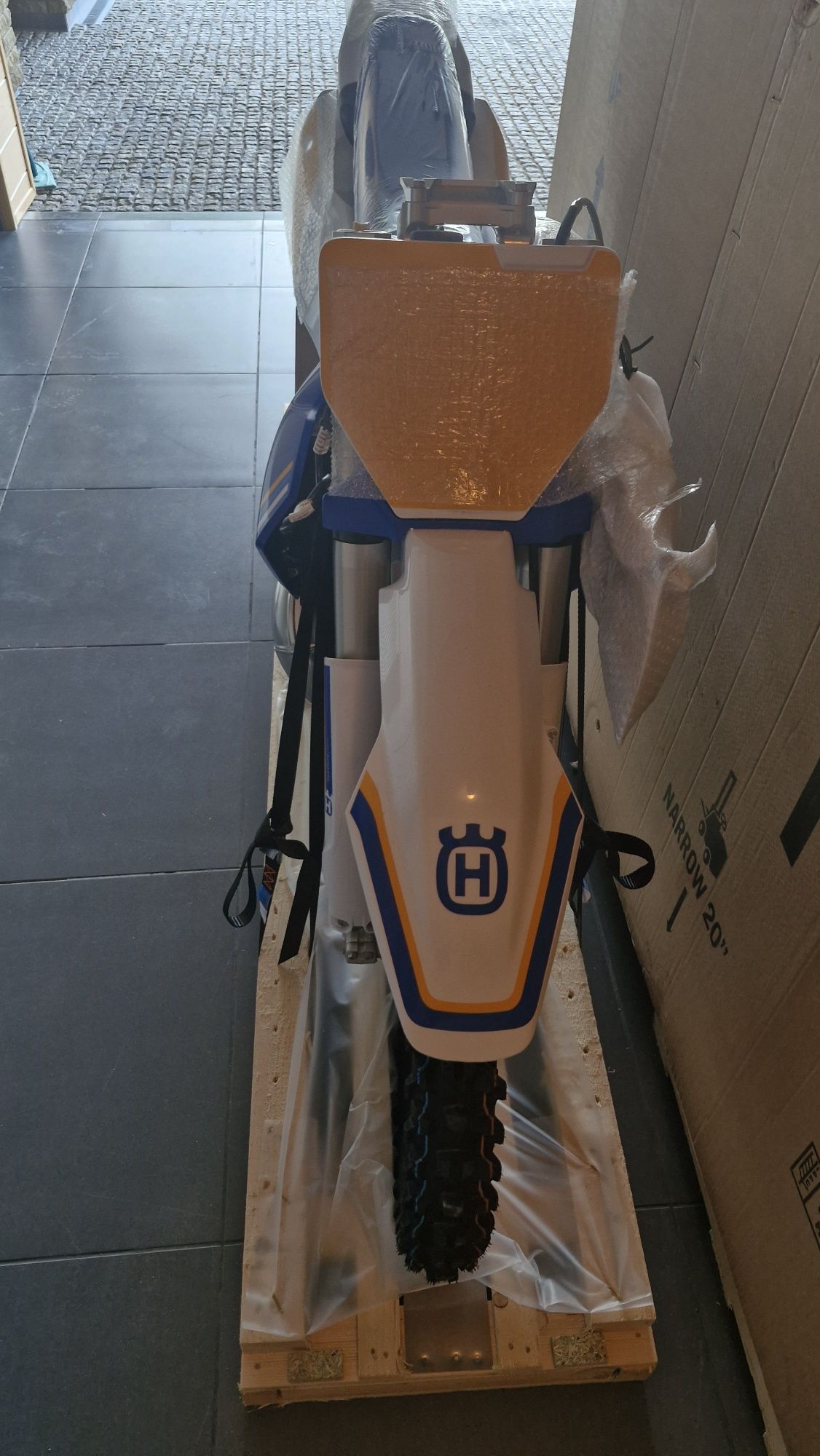 В наявності Husqvarna heritage TC300