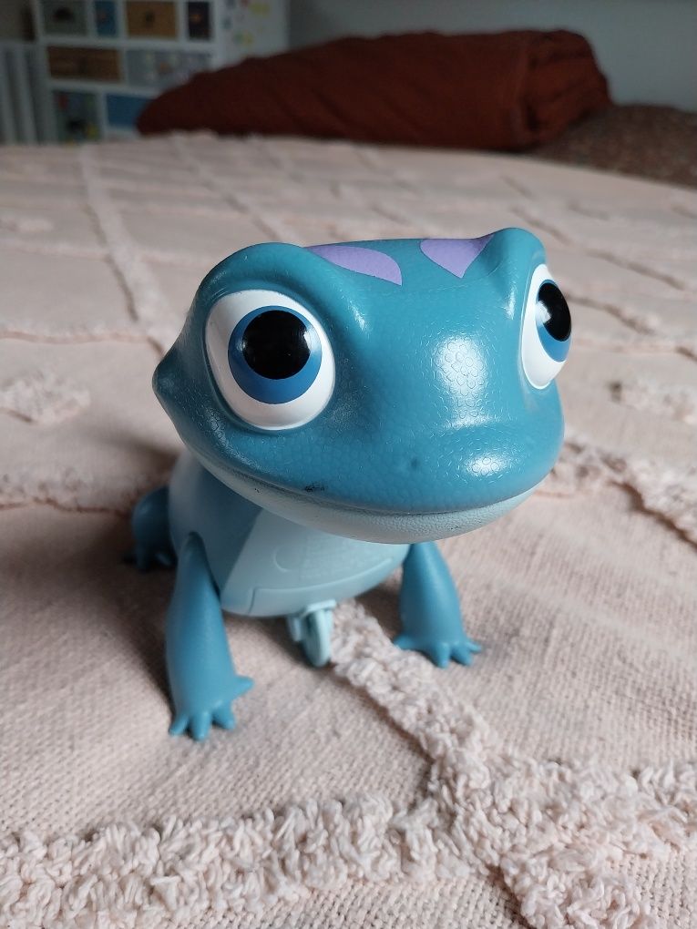 Interaktywna zabawka salamandra frozen hasbro