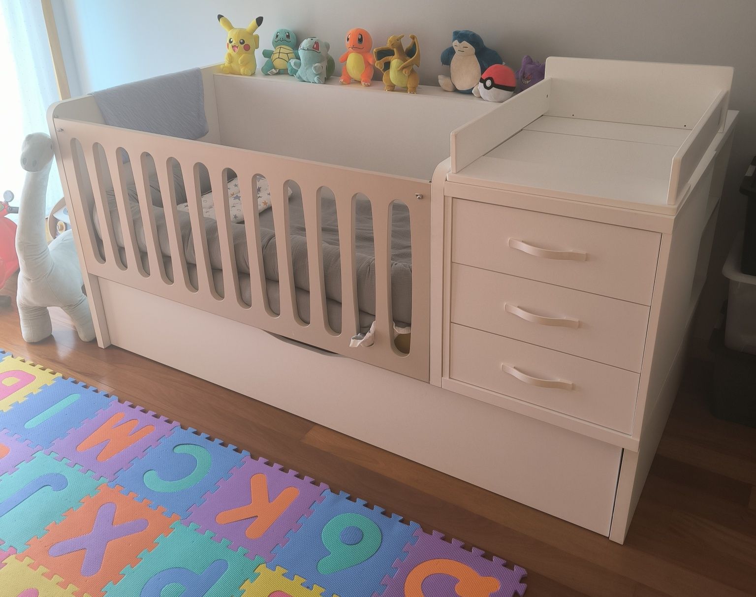 Berço infantil com cama conversível