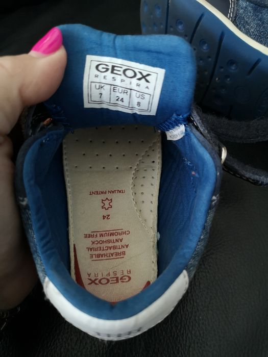 Botinhas em pele e ganga da Geox