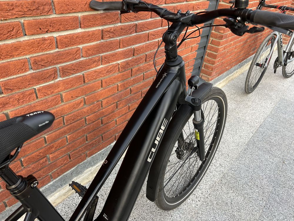 E-bike Cube Touring Hybrid PRO 2023