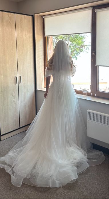 Весільна сукня з шлейфом