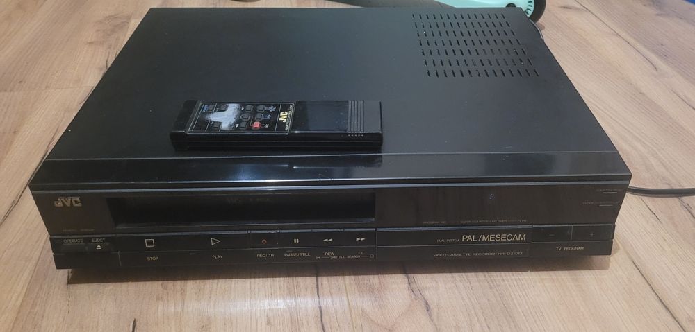 Magnetowid JVC plus pilot