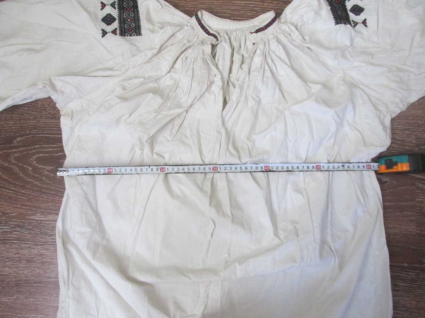 давня жіноча сорочка (гарна . складна вишивкав ручну)