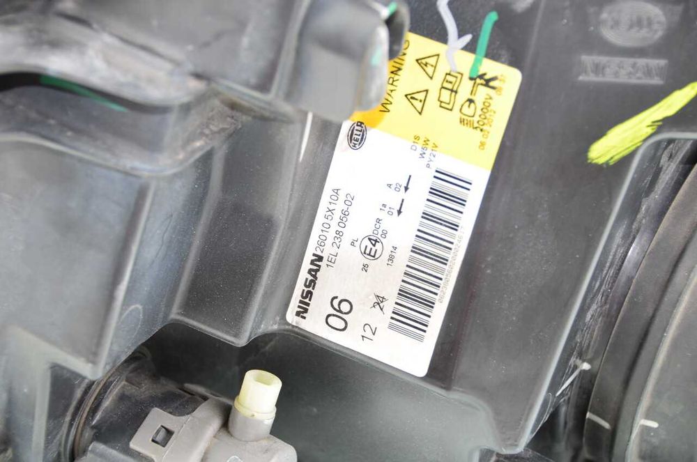 Nissan Navara XENON prawa lampa przednia