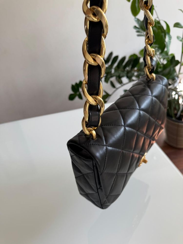 Na sprzedaż: Luksusowa torebka Chanel 19 w rozmiarze małym