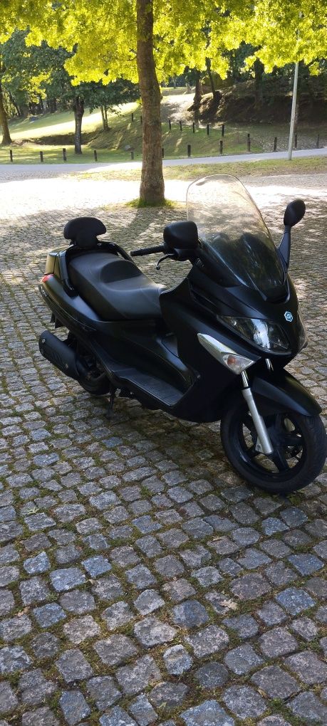 Maxi scooter Piaggio Xevo 125