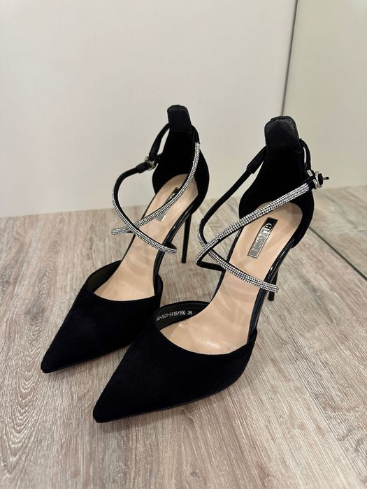 Туфлі чорні замшеві на шпильці