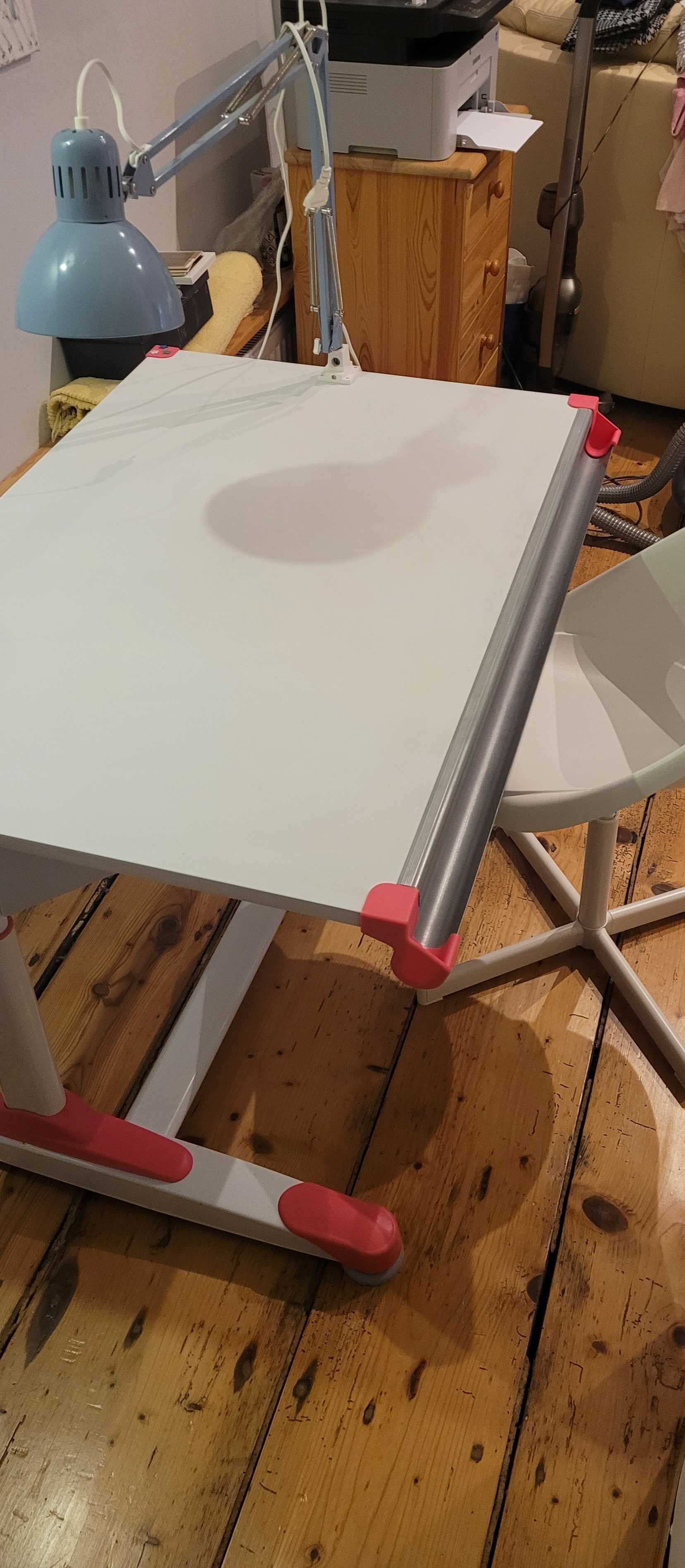 Biurko colors regulowane + krzesło + lampka IKEA