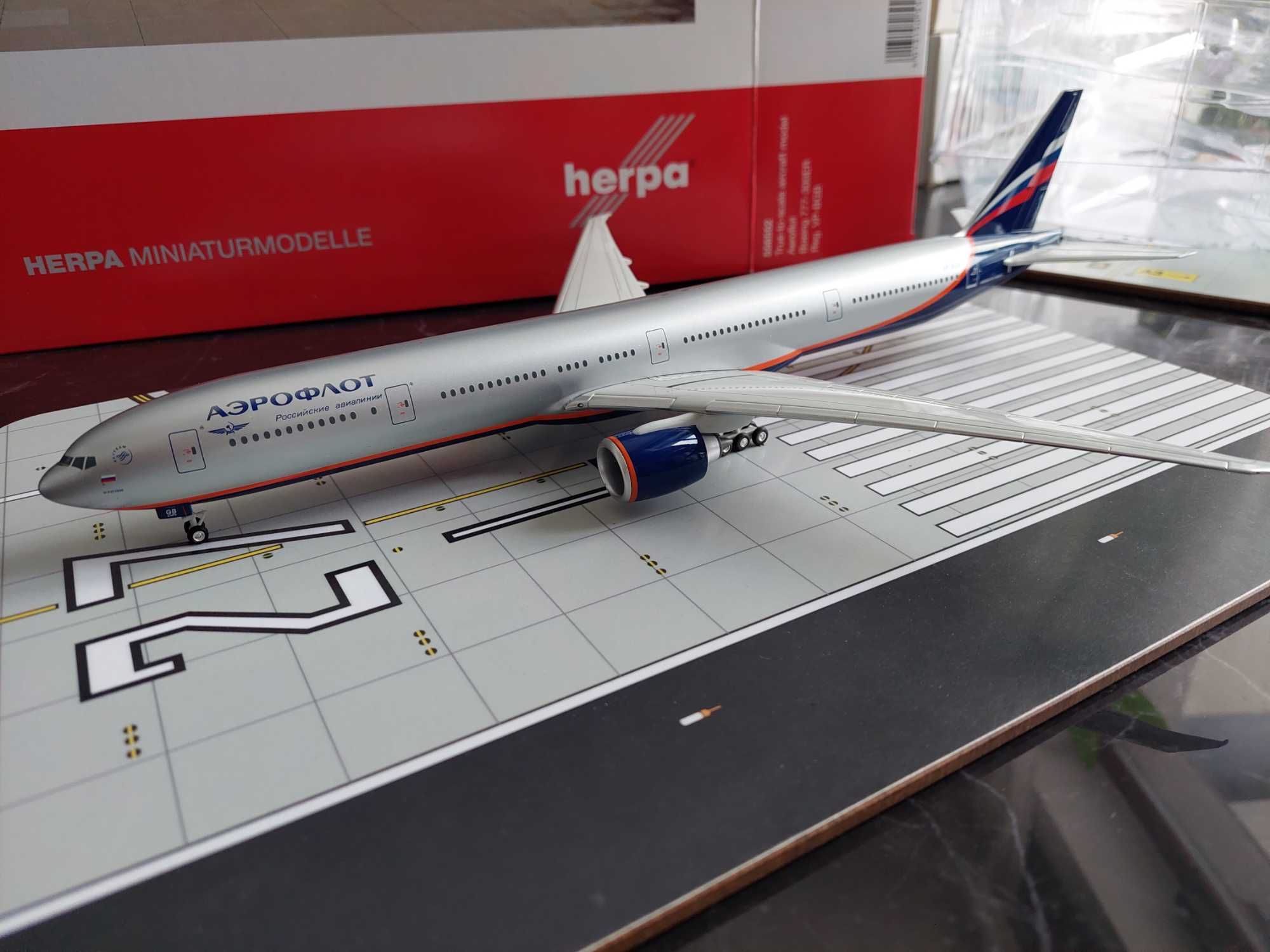 Model Boeinga B 777-300 ER Aeroflot 1:200 Herpa