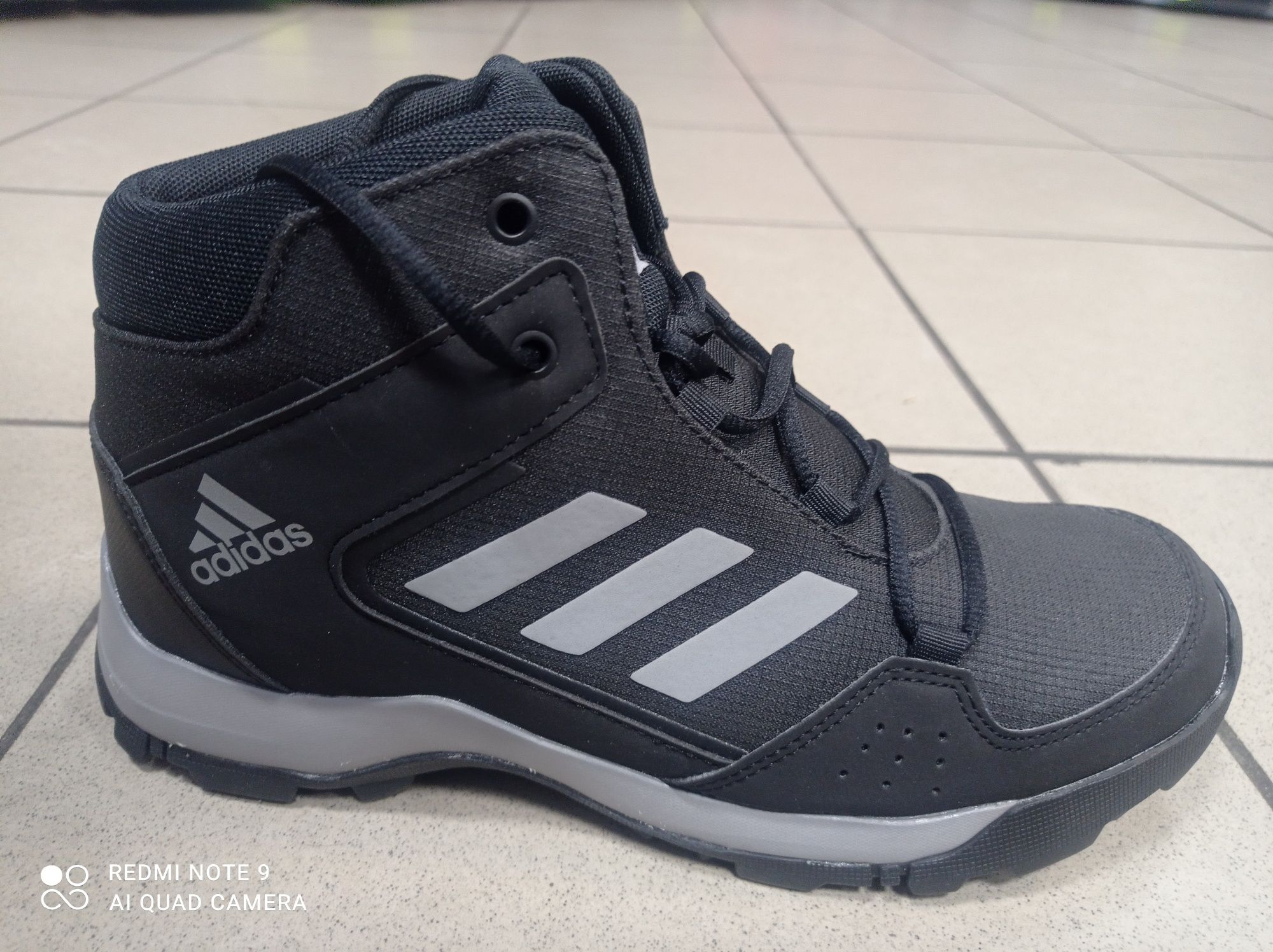 Nowe buty młodzieżowe Adidas GZ9216