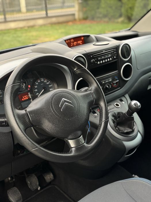 Citroen Berlingo 1.6 110km - stary silnik NFU, hak, nowy rozrząd, 5os.