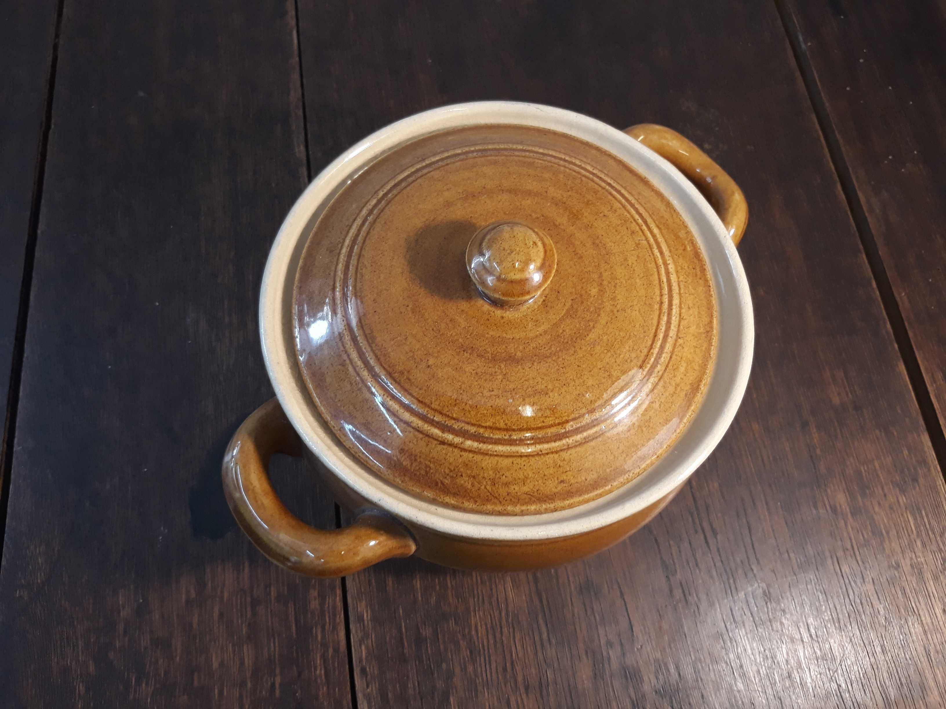 Garnek  ceramiczny z pokrywą brązowy fi= 18 cm