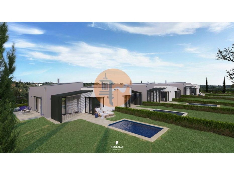 Moradia em banda de 2 quartos com piscina