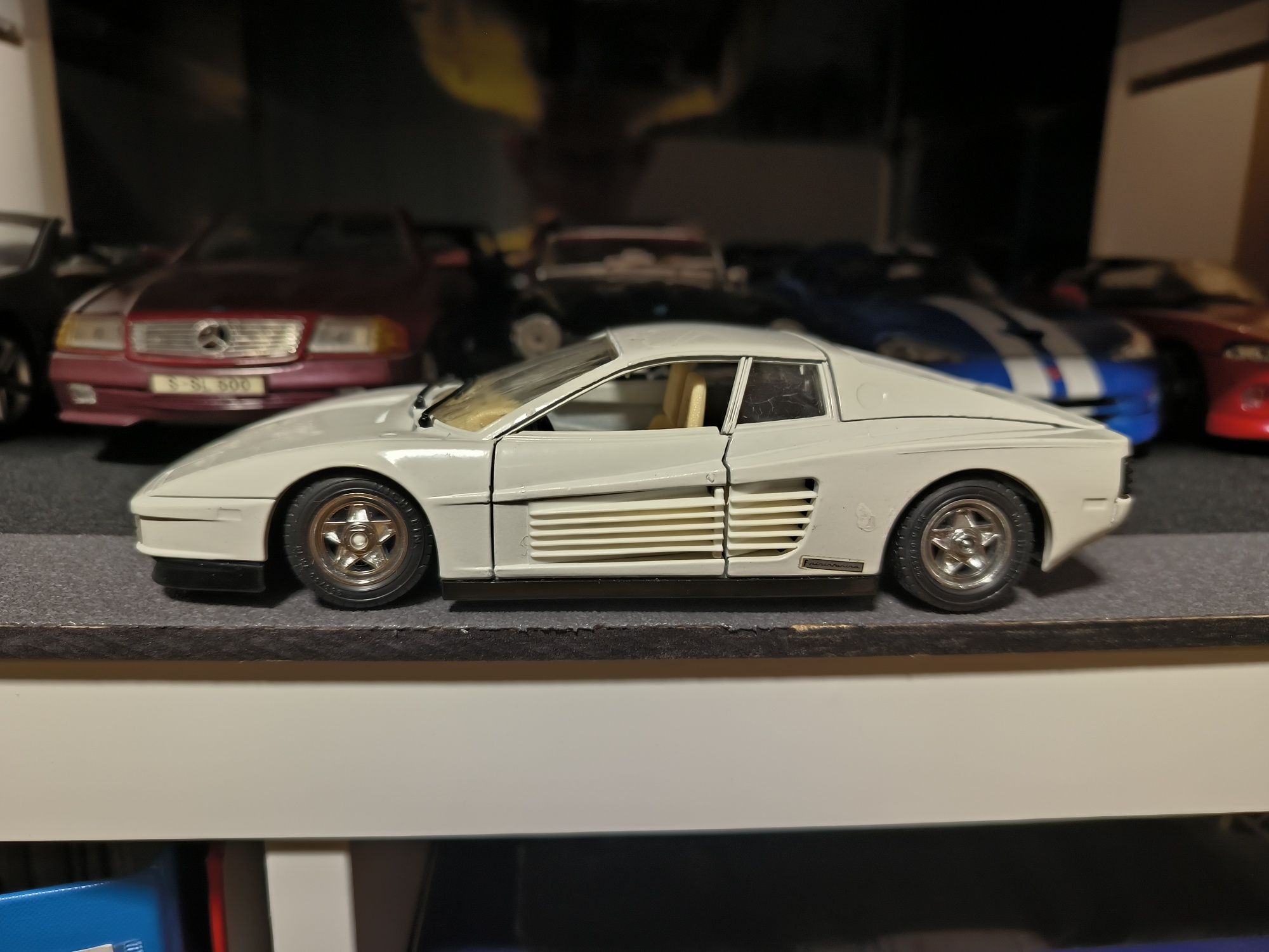 Ferrari Testarossa 1:24 Bburago Miami Vice