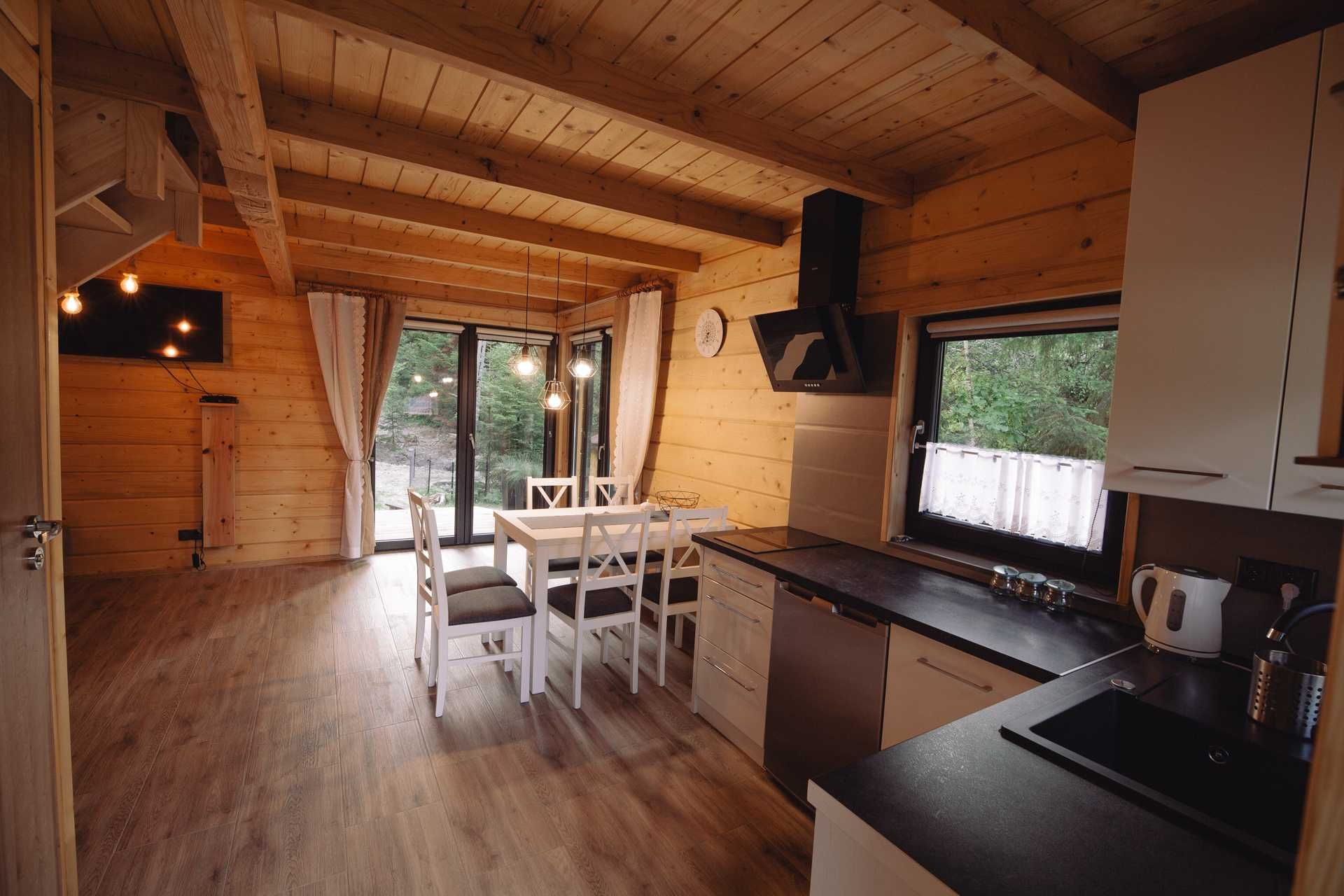 Drewniany domek w górach Słopnice Zacisze, Beskid wyspowy, Jurków,