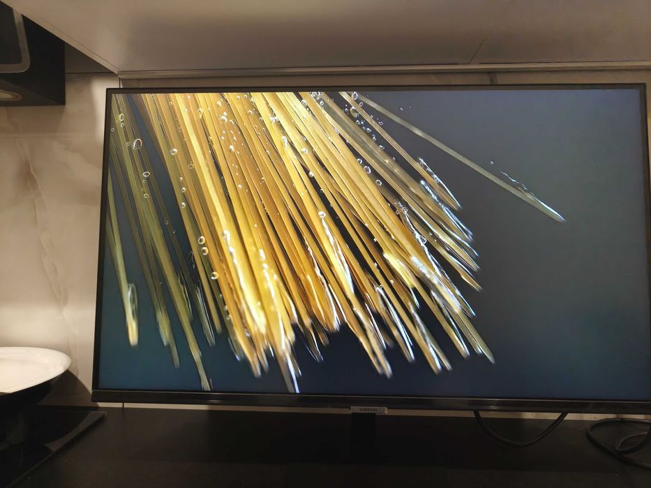 Samsung 32" M7 4K/ HDR10/ Smart TV AI Picture Optimizer / Speakers 10W