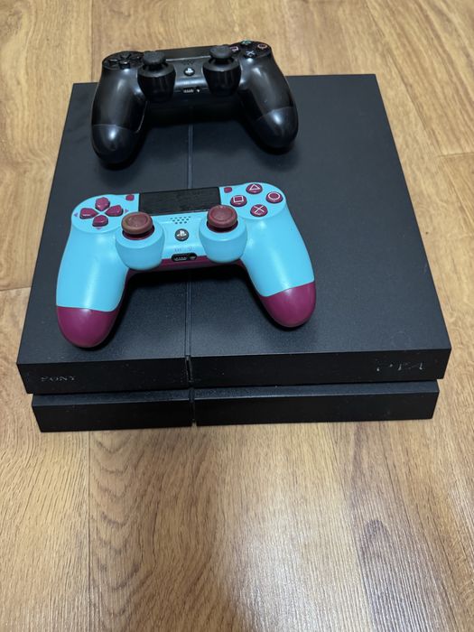 Продам приставку сони плейстейшен 4