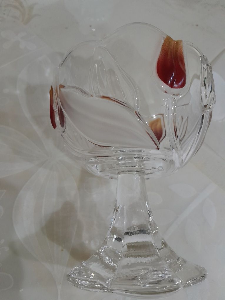 Цукерниця, салатниця на ножкі Walther Glass