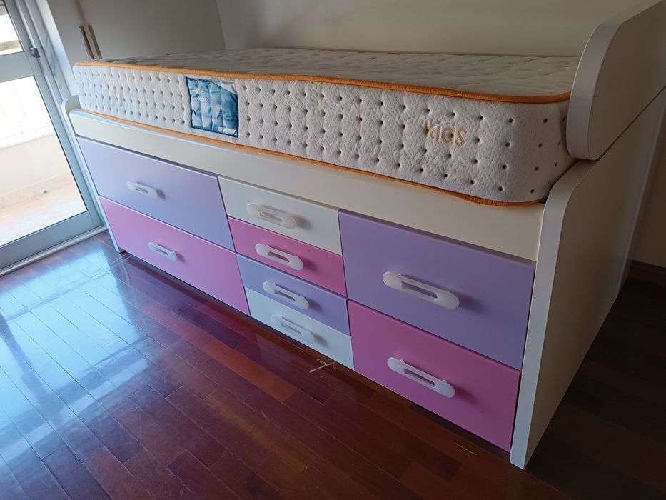 Cama Ele Jovem com arrumação