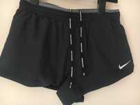 Shorts Nike, bolso com zíper nas costas, tamanho XS