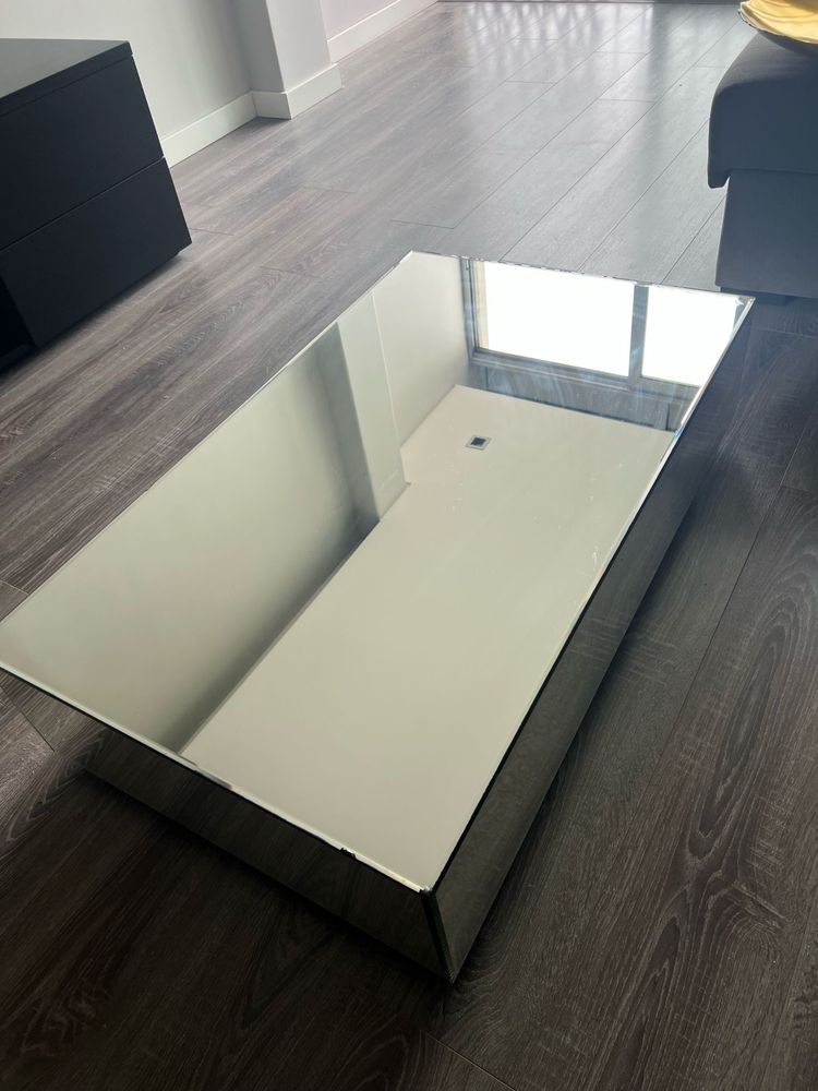 Mesa de sala espelhada