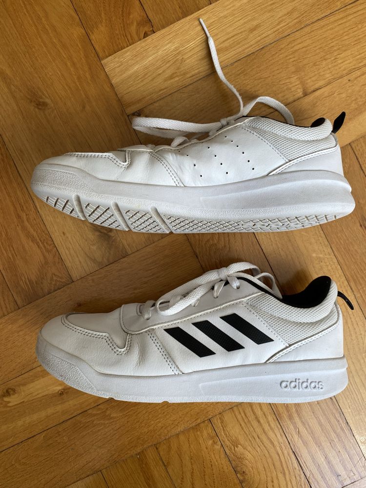 Młodzieżowe buty sportowe Adidas r38