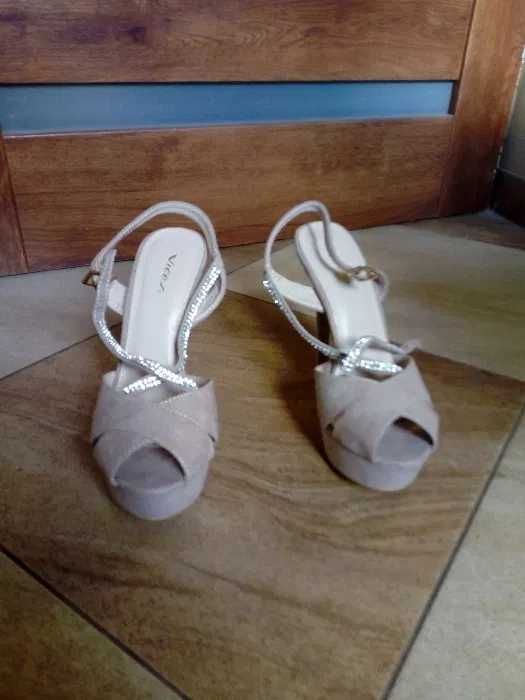 Buty szpilki sandałki beżowe wysokie NOWE na platformie kryształki