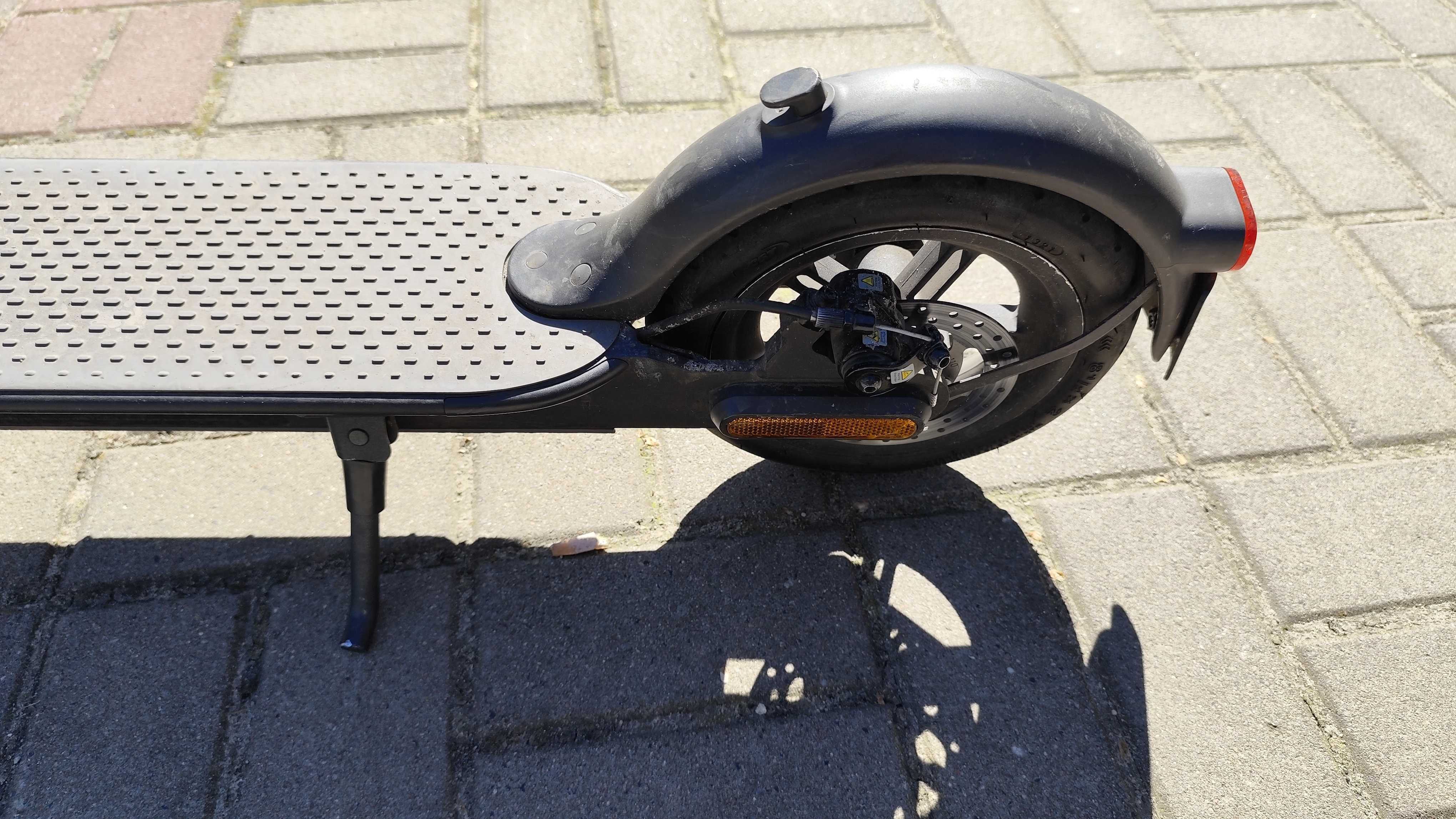 Hulajnoga elektryczna Xiaomi Mi Electric Scooter Essential