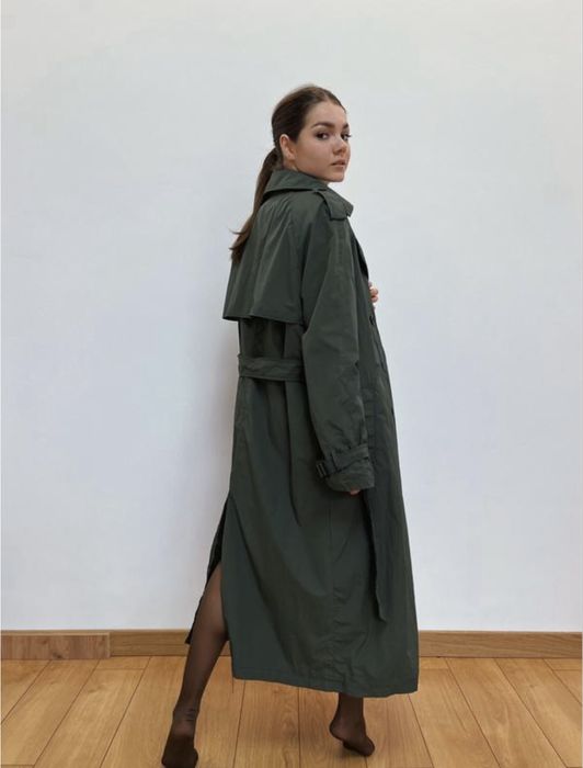 Тренч оливкового кольору, кольору хакі