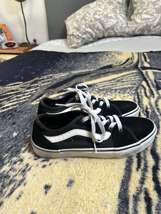 vans pretos e brancos