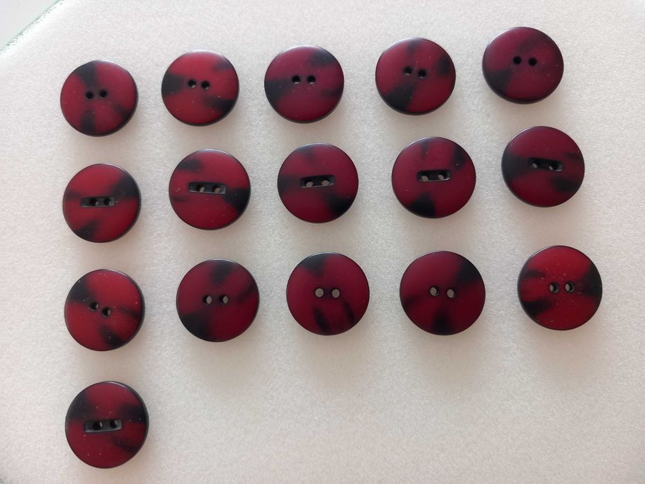 Lote de 8 botões manchados preto 2 cm. Todas as utilizações. Novos.