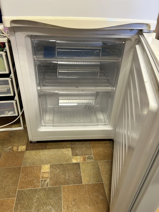 Холодильник Elenberg 4000 грн без торгу