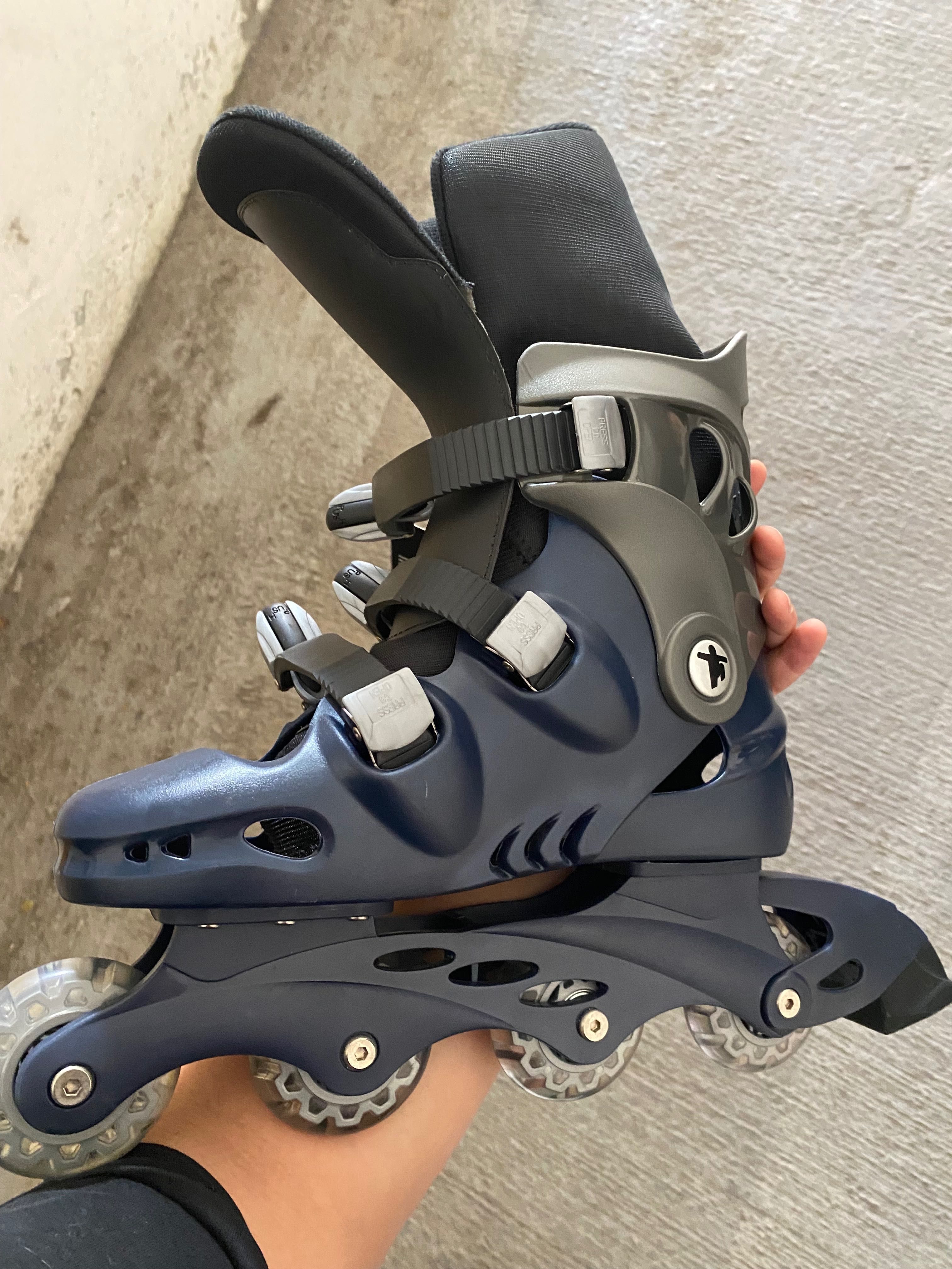 Patins em linha / Roller skates T44