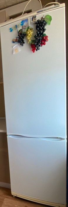 Продам холодильник Атлант.