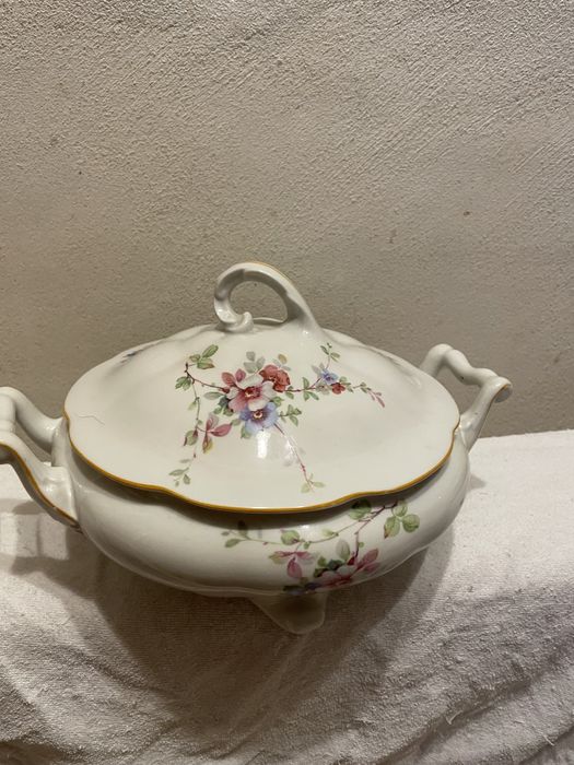 Porcelanowa waza do zupy