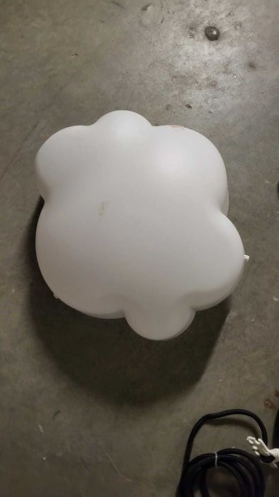 candeeiro criança teto em forma nuvem