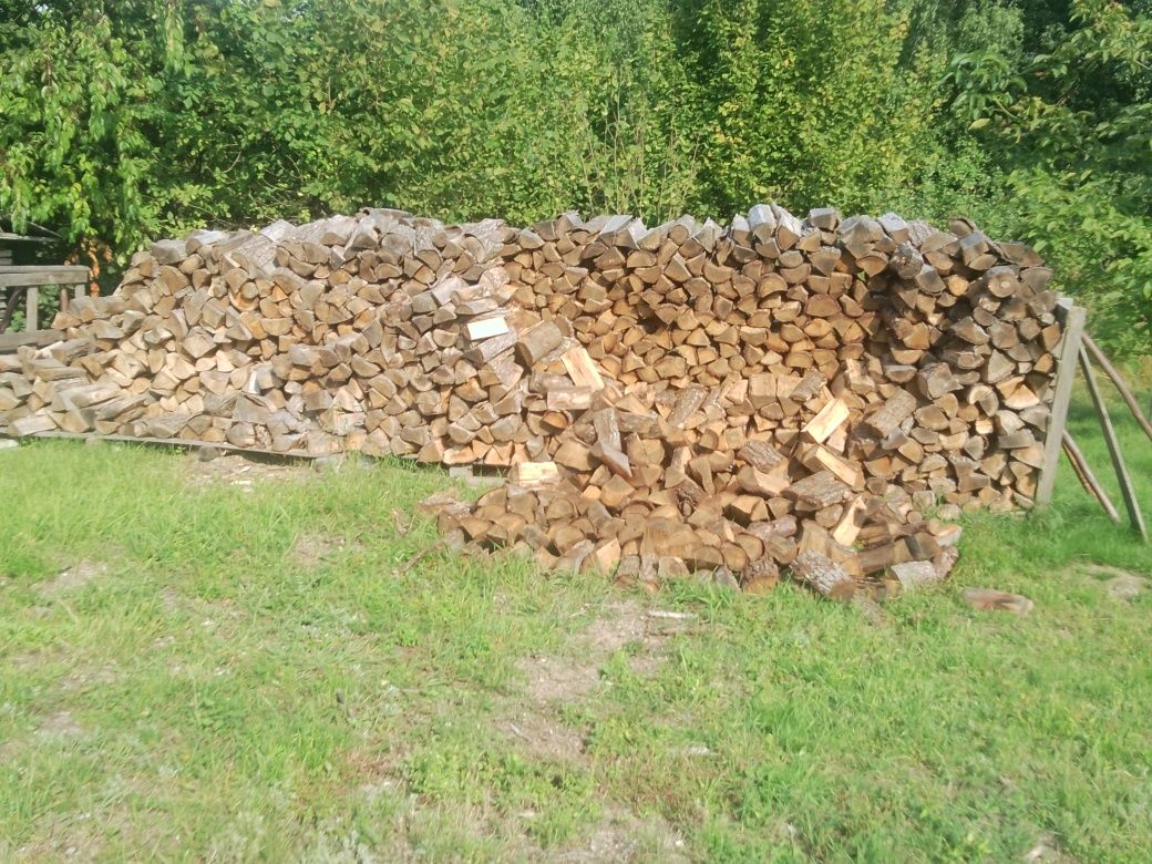 Sprzedam drzewo metry, suche, pocięte i porąbane.