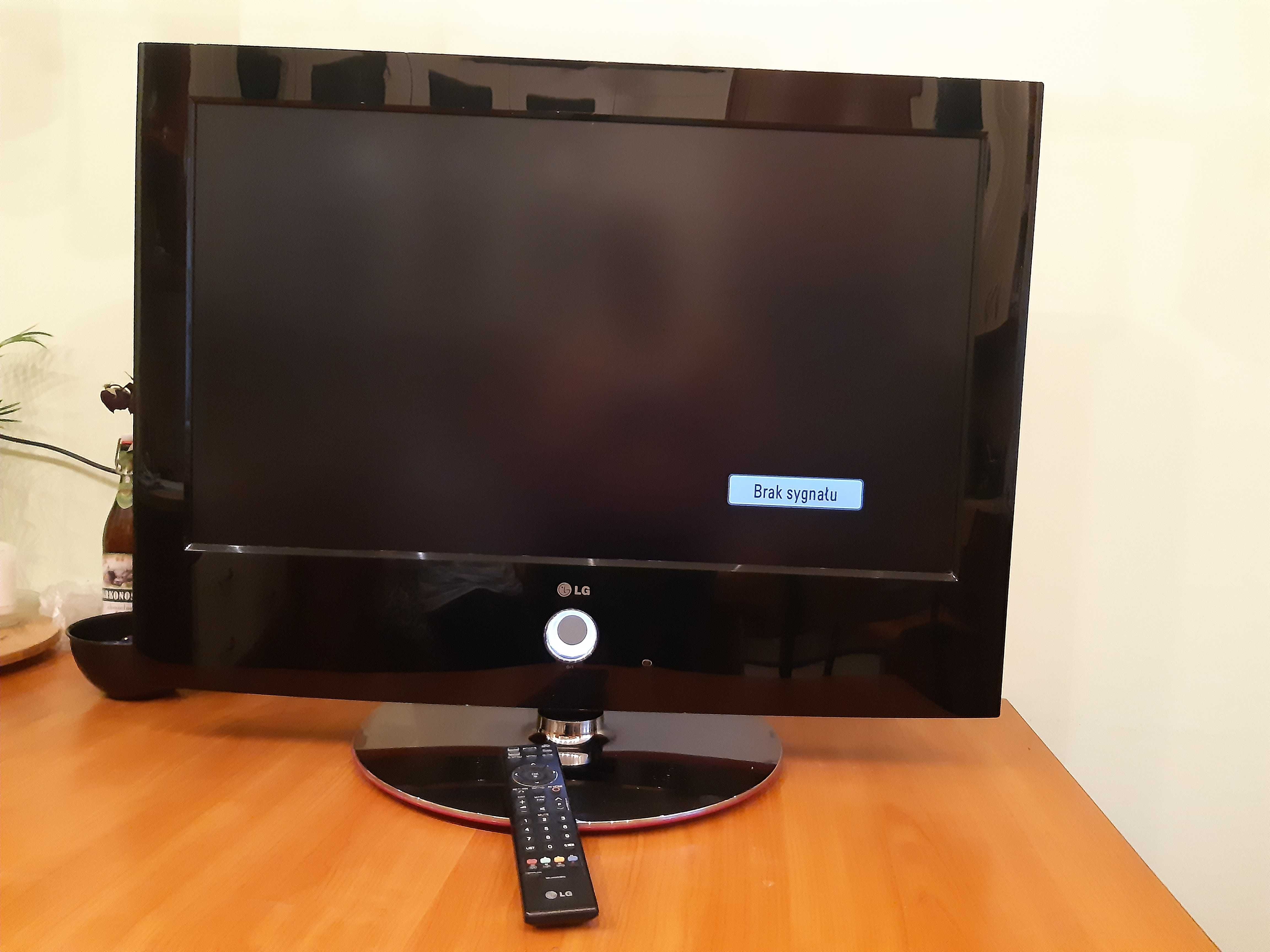 Telewizor LCD 32 cale LG, szeroki kąt widzenia, dobry dzwięk