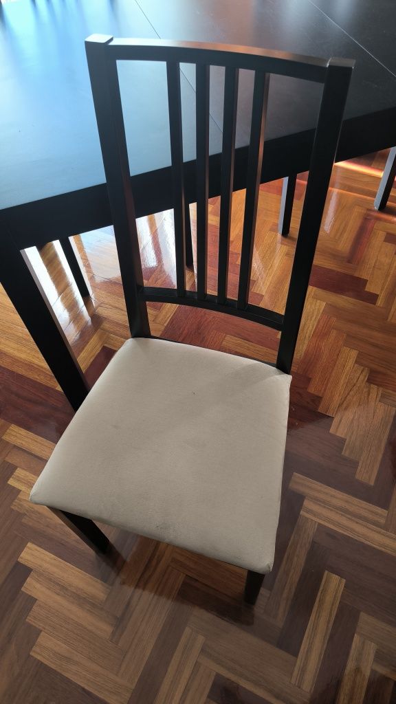 Mesa IKEA Bjursta + 4 cadeiras