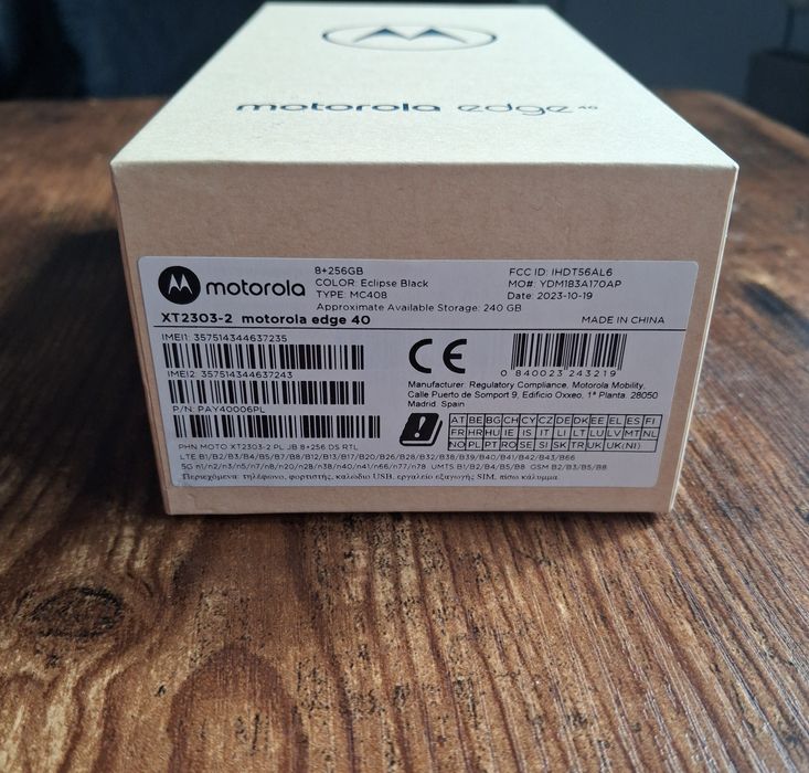 Smartfon Motorola edge 40  8/256GB mega zestaw