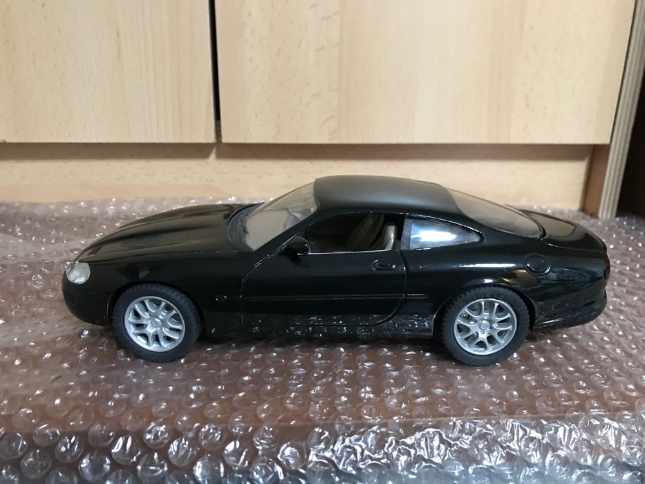 Varios modelos 1/18 Maisto e Bburago