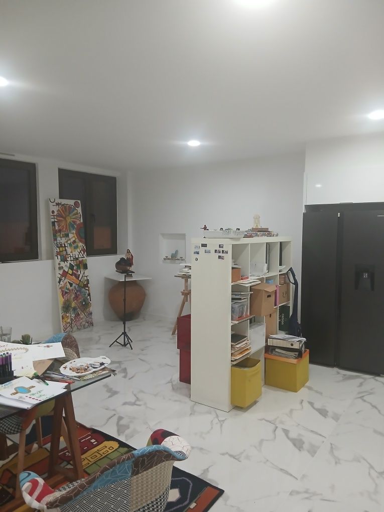 Aluga Quarto senhora idónea