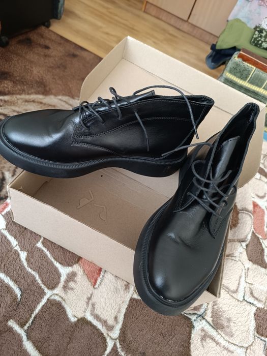 Шкіряні нові весняні ботінки