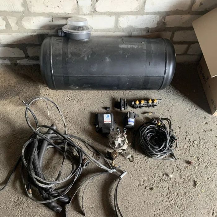 Продам газовое оборудование бу четвёртого поколения с тойота камри