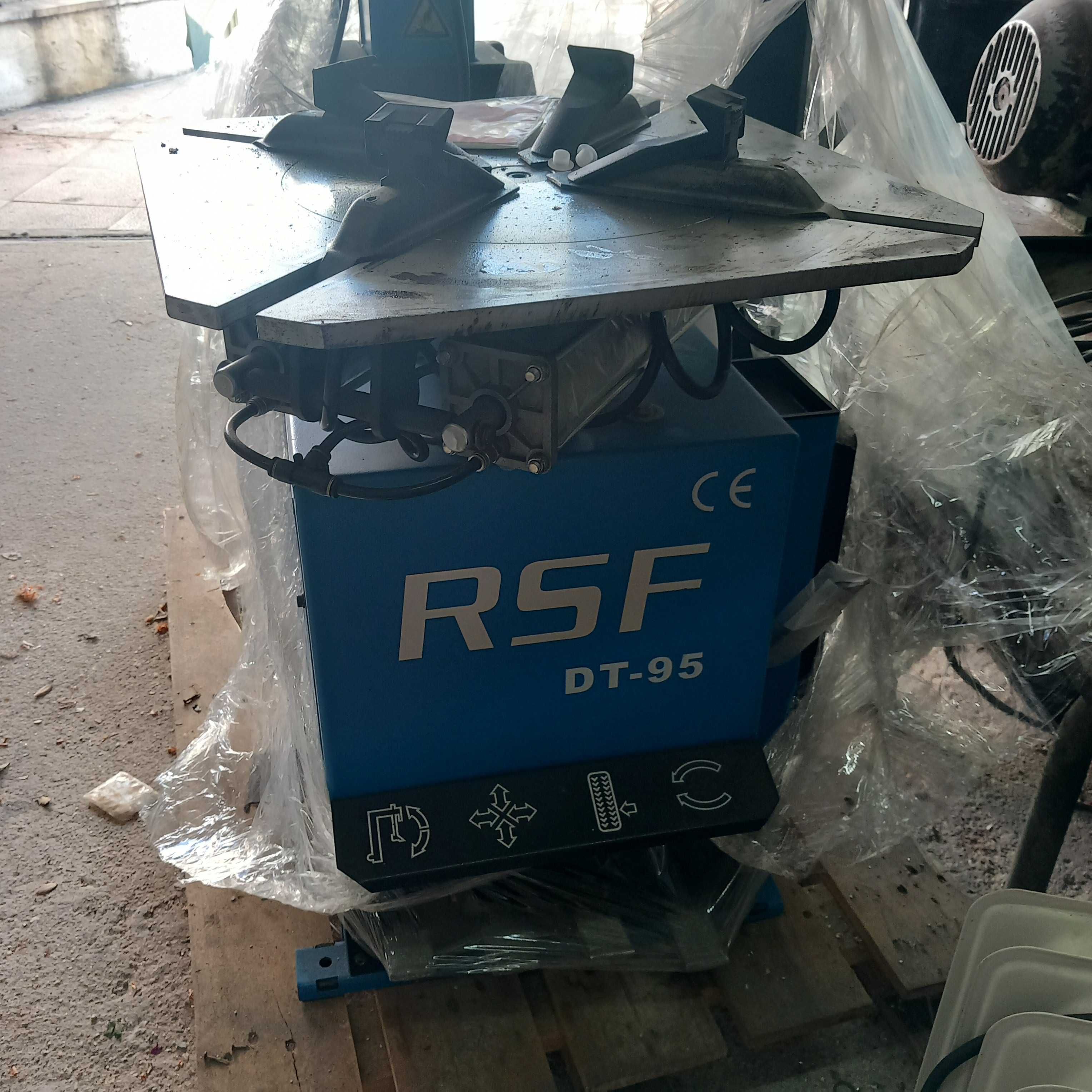 Maquina de desmontar pneus