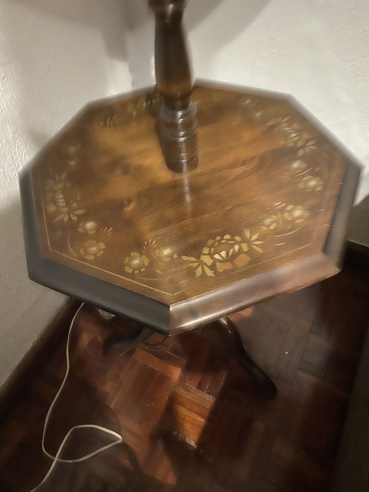 Candeeiro abajour com suporte mesa muito bonito e em excelente estado!